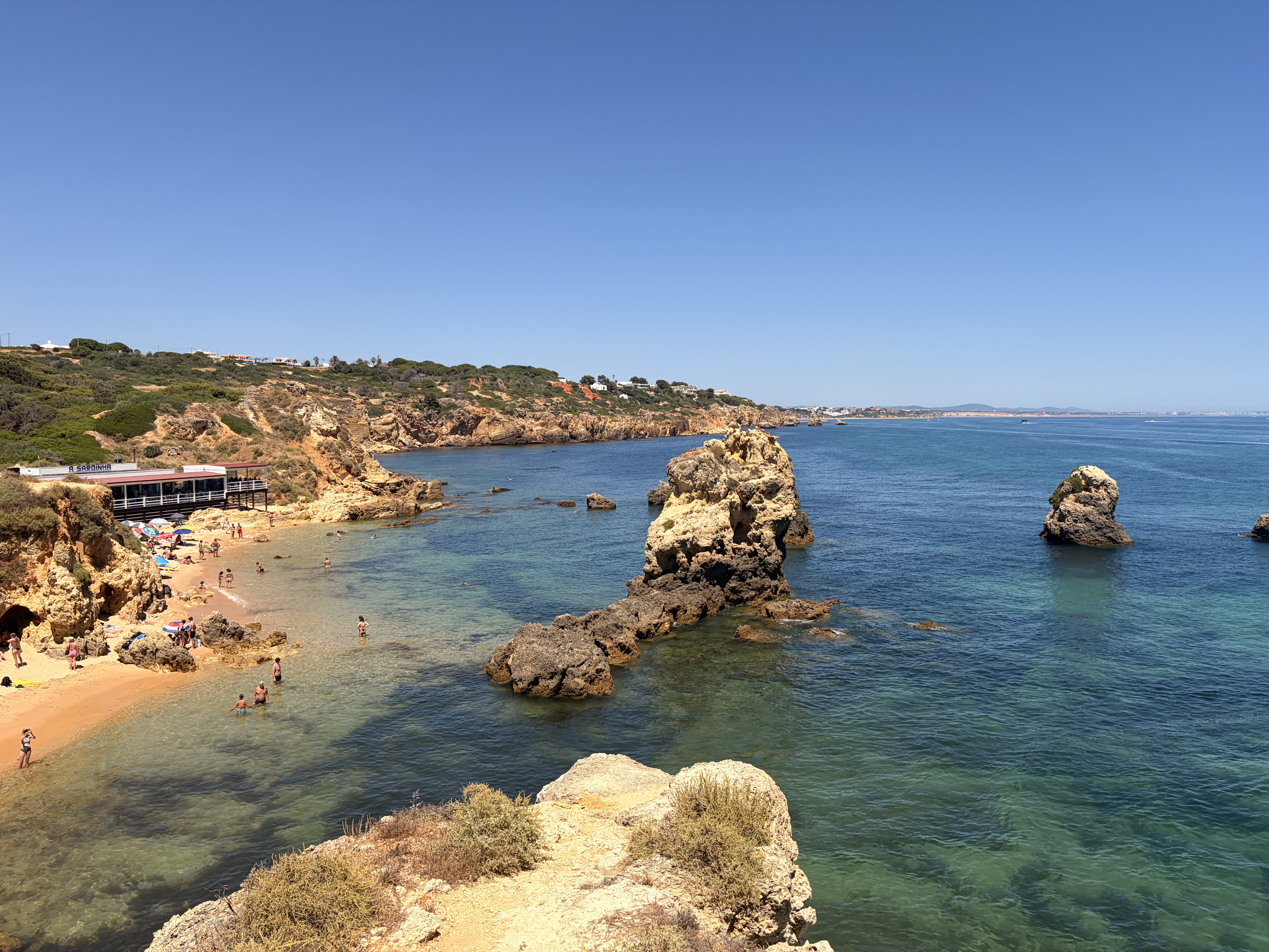 Praia dos Arrifes coastline